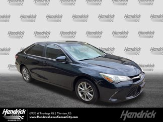 Used 2017 Toyota Camry SE image 1