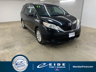 Used 2011 Toyota Sienna LE image 1