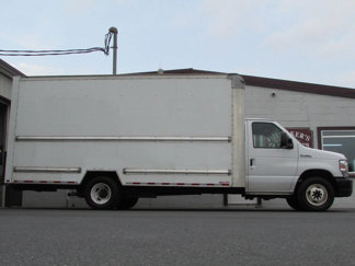 Used 2018 Ford E-350 and Econoline 350 Super Duty image 1