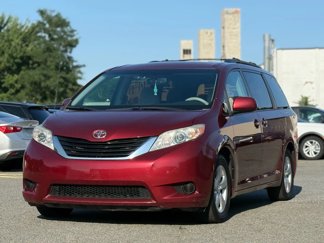 Used 2011 Toyota Sienna LE image 1