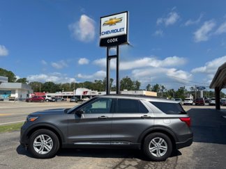 Used 2023 Ford Explorer XLT image 1