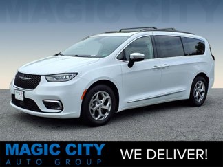 Used 2023 Chrysler Pacifica Limited image 1