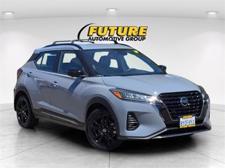 Used 2021 Nissan Kicks SR image 1