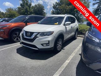 Used 2018 Nissan Rogue SV image 1