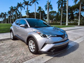 Used 2019 Toyota C-HR LE image 1