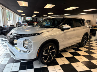 Used 2023 Mitsubishi Outlander SE image 1
