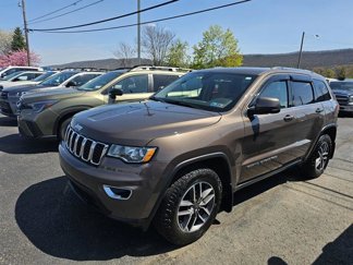 Used 2019 Jeep Grand Cherokee Laredo w/ 18" Wheel & 8.4" Radio Group image 1