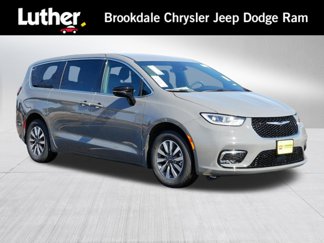 New 2025 Chrysler Pacifica Select image 1