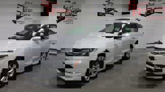 Used 2016 Chrysler 200 Limited image 1