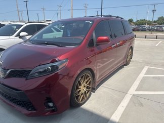 Used 2020 Toyota Sienna SE image 1