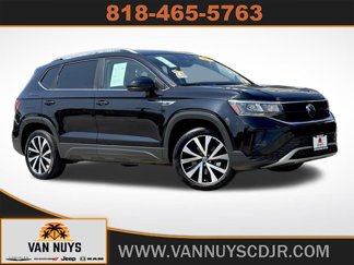 Used 2023 Volkswagen Taos SE image 1
