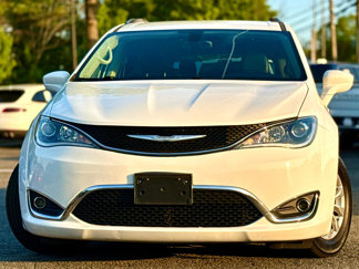 Used 2018 Chrysler Pacifica Touring-L image 1