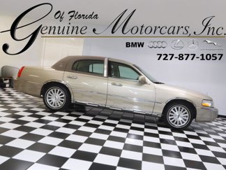Used 2004 Lincoln Town Car Signature image 1