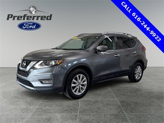 Used 2017 Nissan Rogue SV image 1