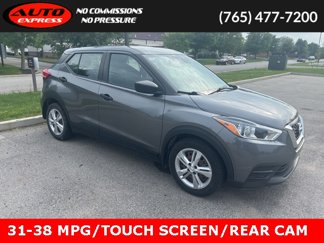 Used 2020 Nissan Kicks S image 1