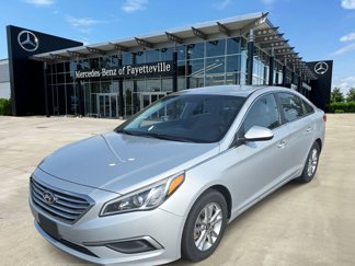 Used 2017 Hyundai Sonata SE image 1