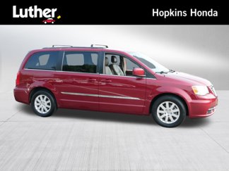 Used 2013 Chrysler Town & Country Touring image 1