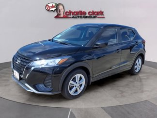 New 2025 Nissan Kicks Play S image 1