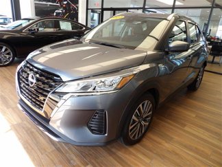 Used 2023 Nissan Kicks SV image 1