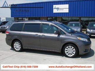 Used 2013 Toyota Sienna XLE image 1