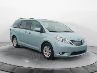 Used 2017 Toyota Sienna XLE image 1