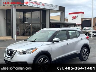 Used 2019 Nissan Kicks SV image 1