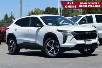 Used 2025 Chevrolet Trax RS image 1