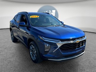 Certified 2024 Chevrolet Trax LT w/ Driver Confidence Package image 1