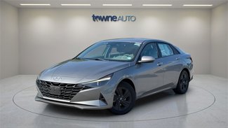 Used 2023 Hyundai Elantra SEL image 1