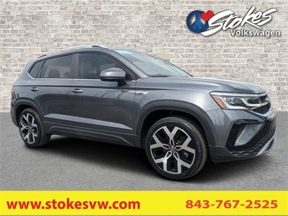 Certified 2022 Volkswagen Taos SEL image 1