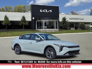 New 2025 Kia K4 LXS image 1