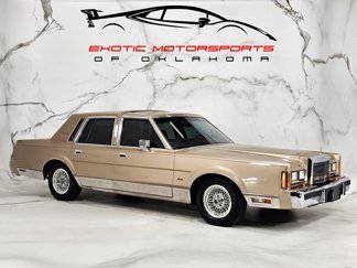 Used 1989 Lincoln Town Car Signature image 1
