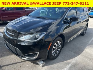 Used 2020 Chrysler Pacifica Touring-L Plus image 1