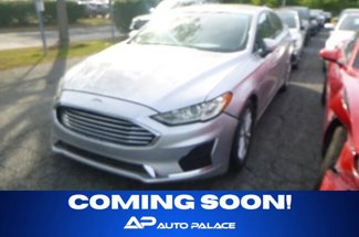 Used 2019 Ford Fusion SE image 1