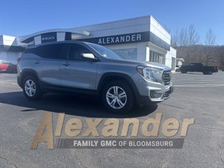 Used 2024 GMC Terrain SLE image 1
