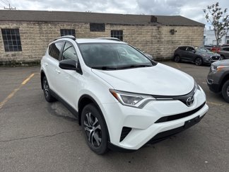 Used 2016 Toyota RAV4 LE image 1