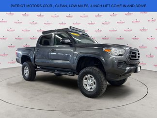 Used 2022 Toyota Tacoma SR image 1