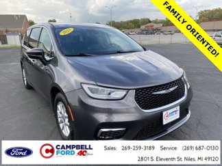 Used 2023 Chrysler Pacifica Touring-L image 1