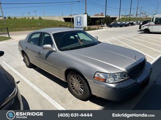 Used 2008 Lincoln Town Car Signature image 1