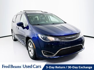 Used 2017 Chrysler Pacifica Touring-L Plus image 1