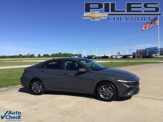 Used 2024 Hyundai Elantra SEL image 1