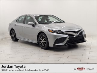 Used 2023 Toyota Camry SE image 1