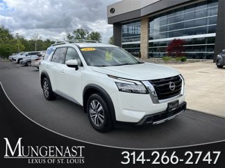 Used 2023 Nissan Pathfinder SL image 1