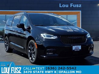 New 2025 Chrysler Pacifica Limited image 1