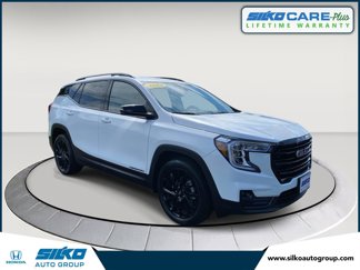 Used 2023 GMC Terrain SLT w/ Infotainment Package II image 1