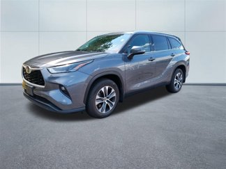 Used 2021 Toyota Highlander XLE image 1