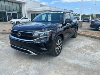 Used 2022 Volkswagen Taos SE image 1