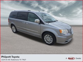 Used 2014 Chrysler Town & Country Limited w/ Luxury Group image 1