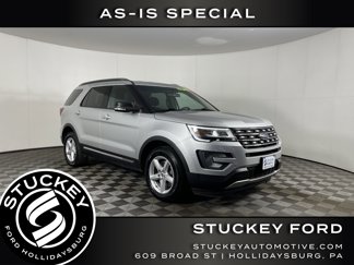 Used 2017 Ford Explorer XLT image 1