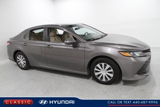 Used 2018 Toyota Camry LE image 1